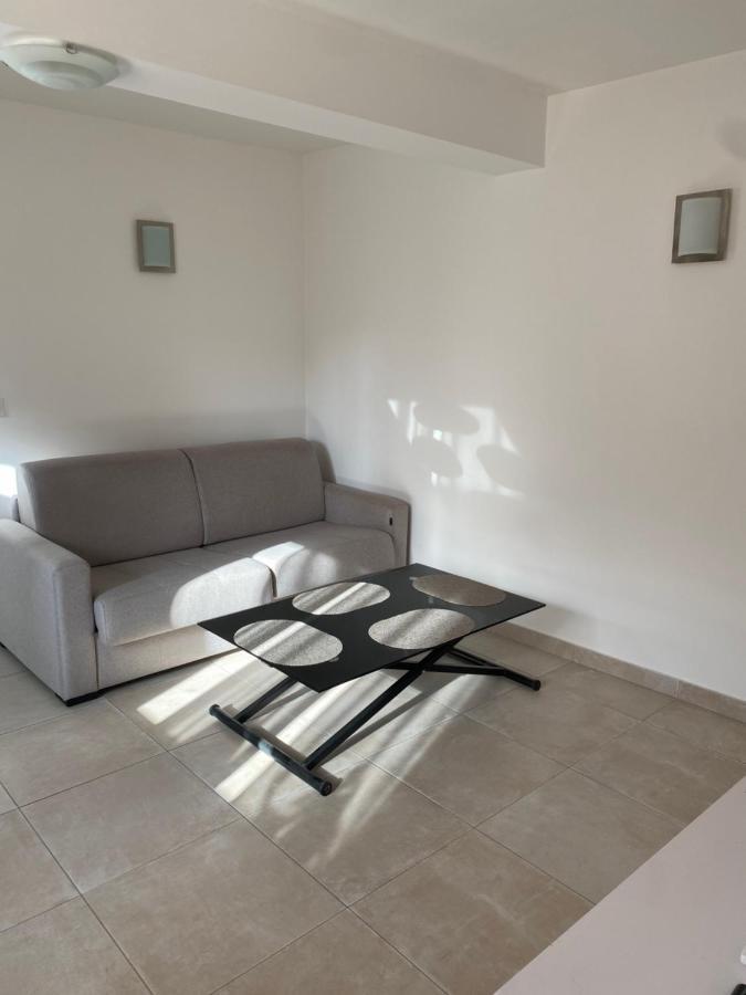 Agreable 2 Pieces En Ville Comme A La Campagne ニース エクステリア 写真